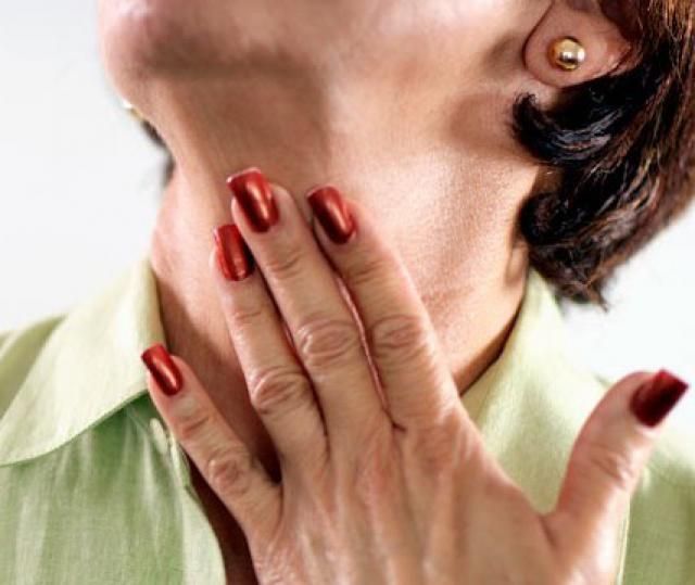 Боли при глотании в горле: причины и лечение